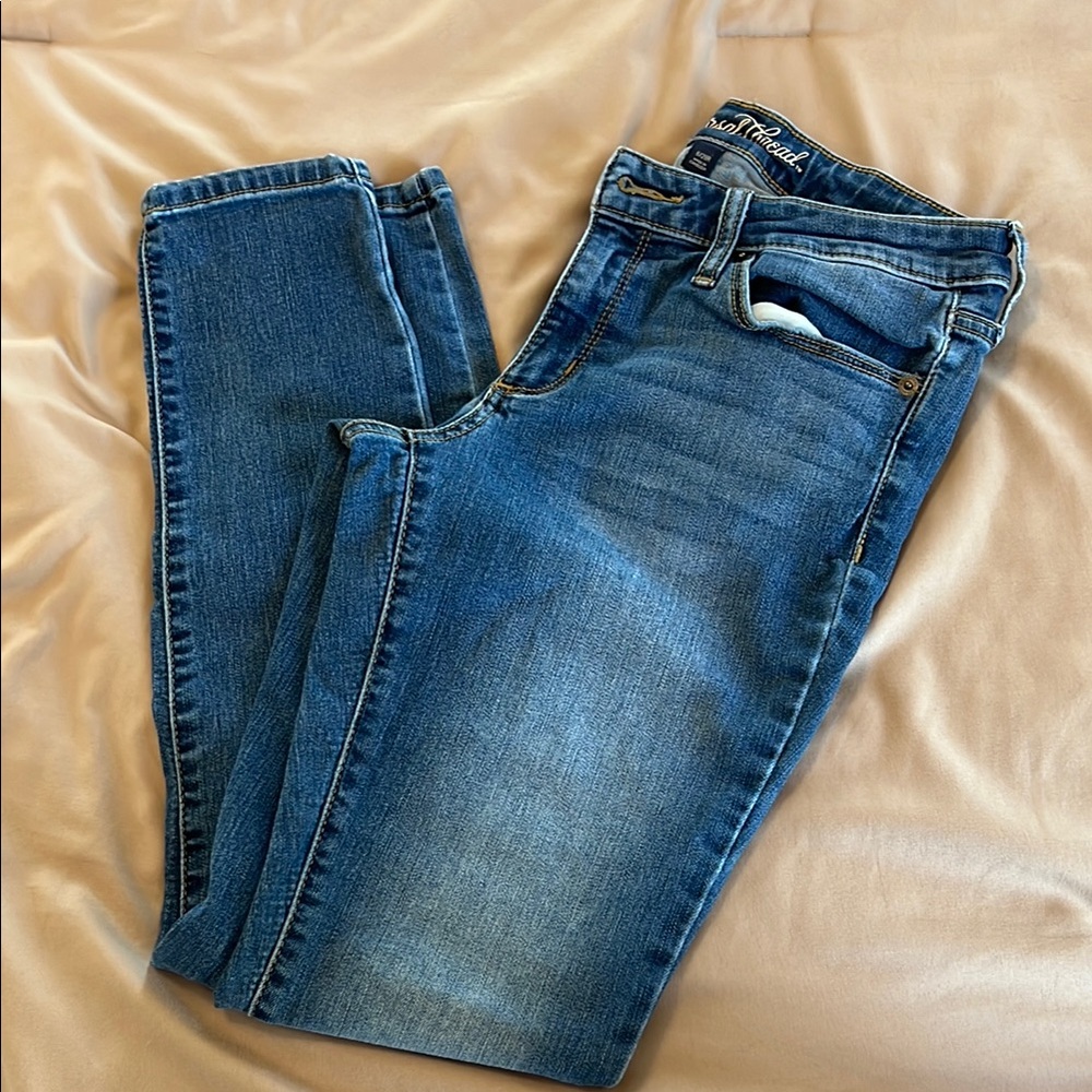 Universal Thread Blue Skinny Jeans with Stretch and Faded Details